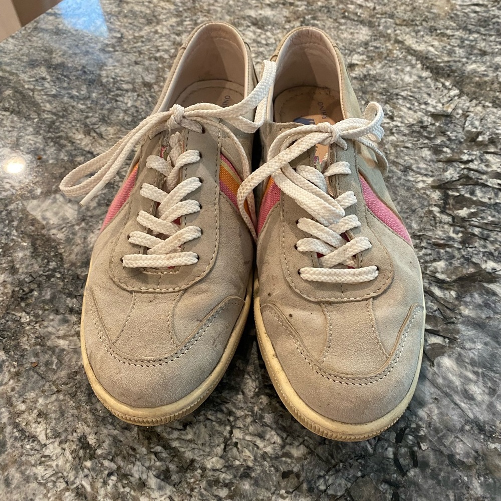 Barley worn American rhino shoes.